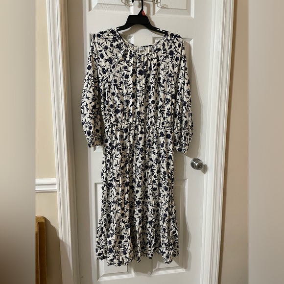 Old Navy Dresses & Skirts - Blue floral cream midi/maxi dress